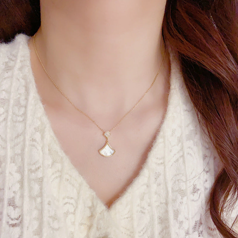 Fan Pendant Necklace