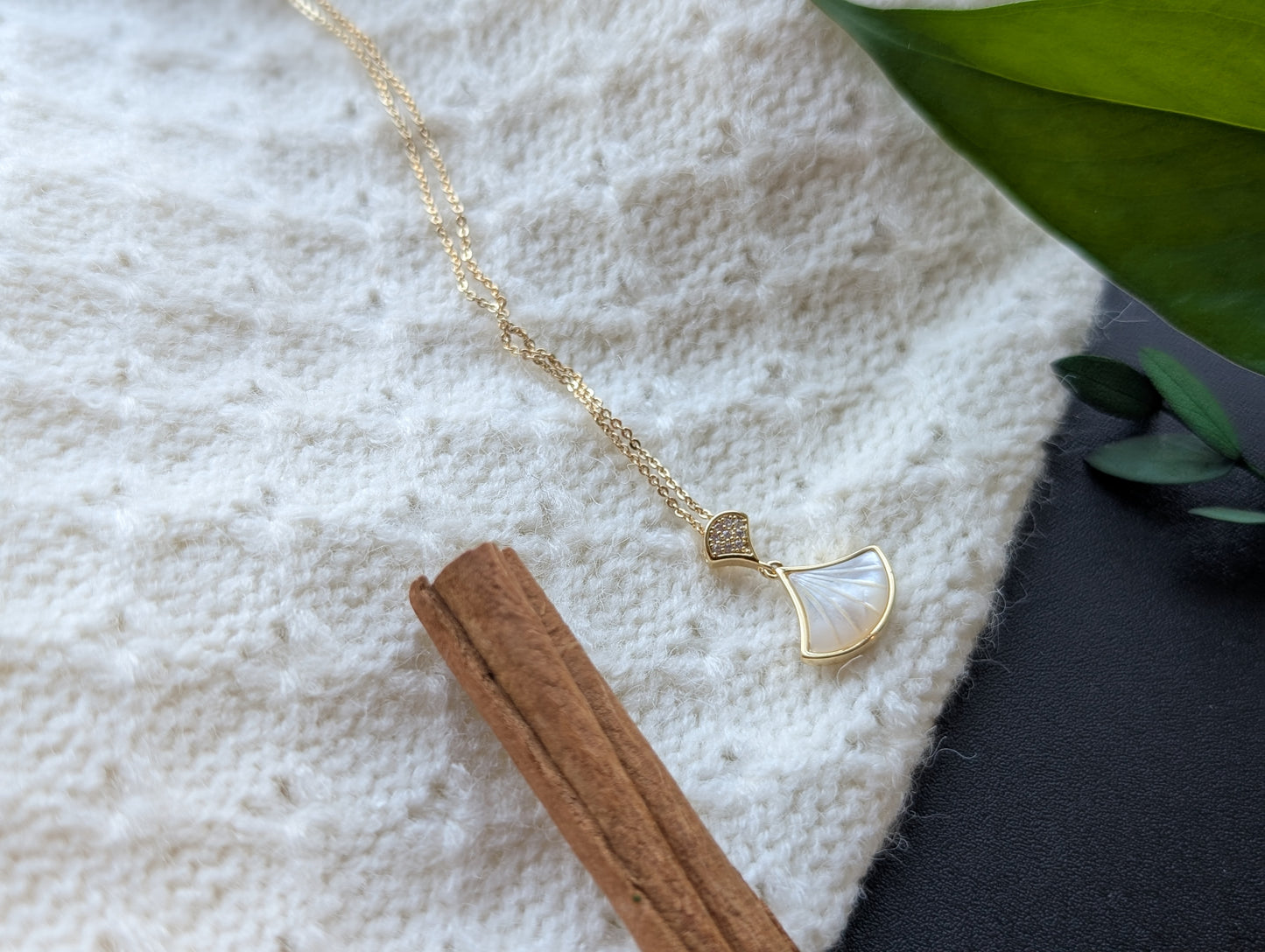 Fan Pendant Necklace