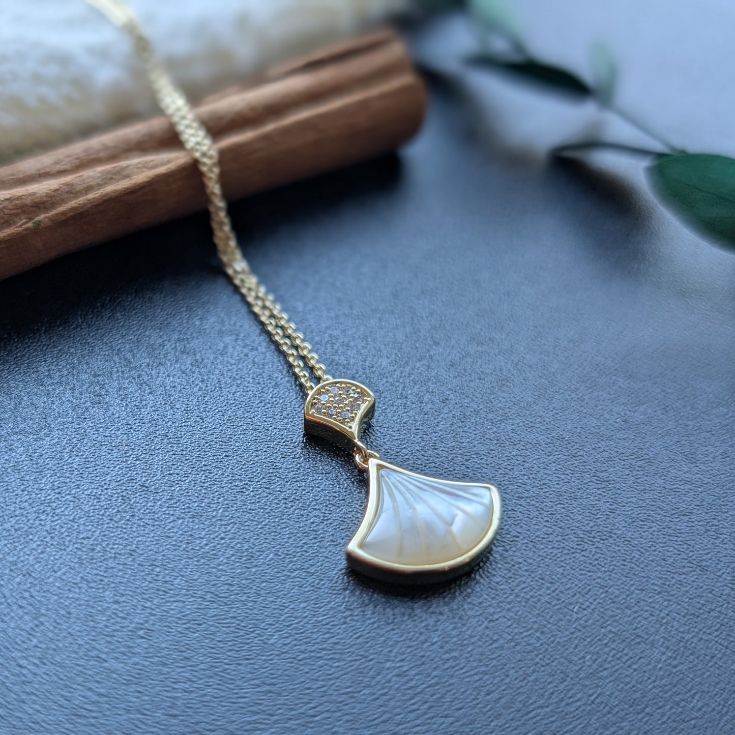 Fan Pendant Necklace