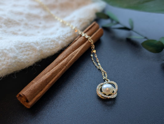Sweet Orbit Pearl Necklace