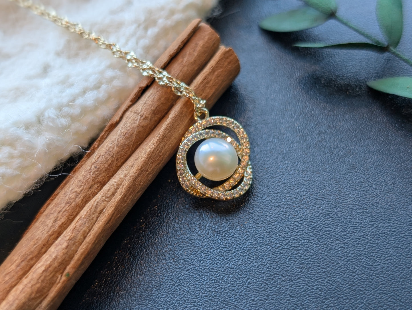 Sweet Orbit Pearl Necklace